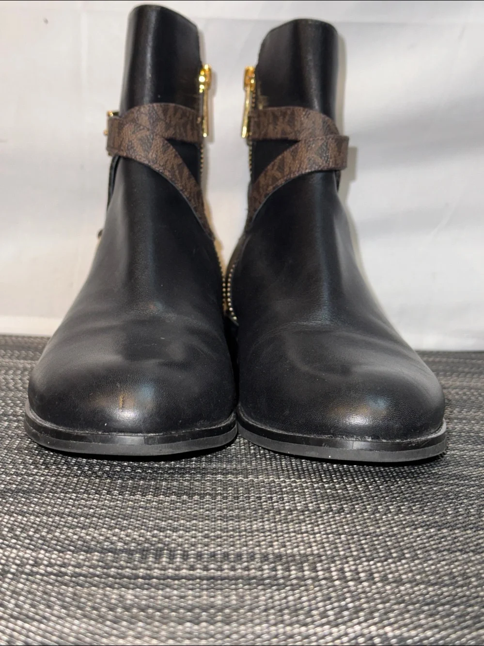 Michael Kors Black/Brown w/Gold Logo Chelsea Booties Sz 7